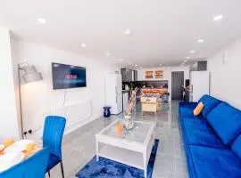 Luxury Family Stag Do Hen Do 6BR 3Bath With Hot Tub and Open Plan Living