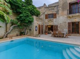 Charming 450-Year-Old House with Pool in Naxxar, hotel en Naxxar