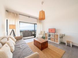 GuestReady - Apple beach hideaway with sea views, hotel i Colares