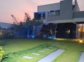 Relax -Refresh-Return at Vels Villa, hotel i Hosur