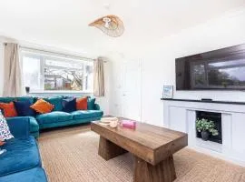 New Sleeps 12 and 4 mins to beach Large garden
