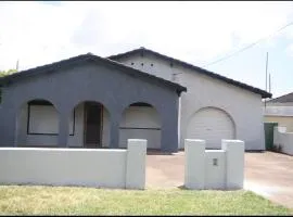 Quiet 3BR Home Walk to Ingleburn Station