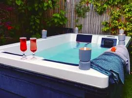 Spa privatif et séjour tout inclus pour 6 proche du Canal du Midi - Maison de charme