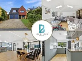 Month Stays, Free parking Luxury 4 Bed