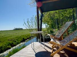 Glamping Safaritent 4 persoons, hotel em Hindeloopen