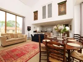 Salton Retreat