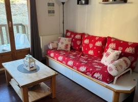 appt 6 personnes avec piscine à Super Besse, hôtel à Besse-et-Saint-Anastaise