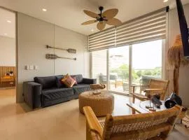 Seaside 3br retreat w terrace & beach access u206