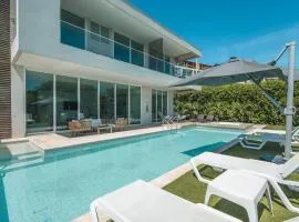 Tropical villa w pool & dock access u501