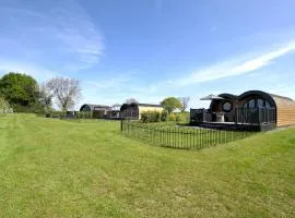 Hollins Farm - Dog Friendly, Self Catering Holiday Lodges