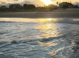 Casa 3 min da praia 2 suítes churrasqueira garagem
