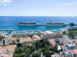 The Island Hideaway, City center APT free parking