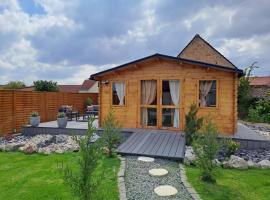 Chez IZZA - chambres ou chalet au calme โรงแรมในPoulainville