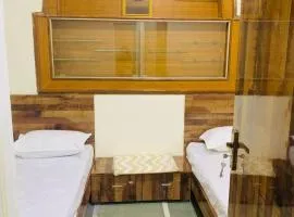 Samriddhi home stay ,located between Mahakaleshwar, and KaalBhairav temples