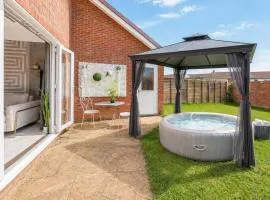 Maidstone Spacious Retreat - Hot Tub - Parking