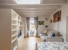 Bright Sea-View Apartment on Two Floors in Lerici, up to 4 Guests