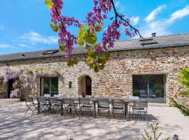 Grand Gîte Le Jeanneau Spa 15p, Hotel in Vallons-de-l'Erdre