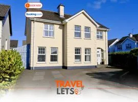 Spacious 4BR Pet Friendly House By Travel Lets Holiday Rentals Londonderry With Garden