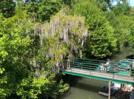 Camping L'îlot du Chail, hotel a Sansais