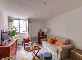 GuestReady - Bel Apt à 6 min du métro Gare Du Nord, מלון בפריז