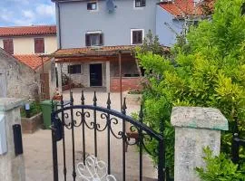 Charmantes Steinhaus- ruhig, strandnah & mit Garage