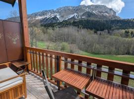 T2 au calme avec vue imprenable, hotel a Les Déserts