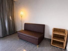 Mini Villa by Athulyam Homes, hotel a Dehradun Airport