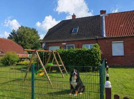 Ferienhaus mit eingezäuntem Garten nahe Greetsiel und Nordsee, viešbutis mieste Krumhornas