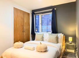 Balcony Flat Next to Stadium City Centre Sleeps 8, hotel em Edimburgo