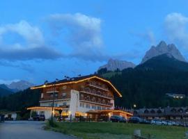 Park Hotel Mater Dei, hotel a Pozza di Fassa