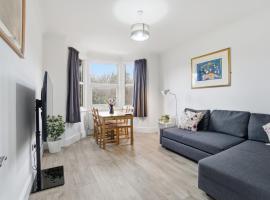 Modern 2 bedroom flat, SE6, hotel a Catford