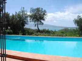 Villa di lusso con piscina fronte mare, khách sạn ở Ansedónia