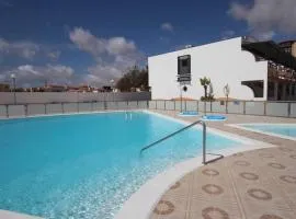 Poolside Oasis Ground Floor, WiFi & Terrace