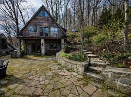 Chateau DuMont Mountain Views Hot Tub & Pet Friendly, hotel en Sugar Mountain