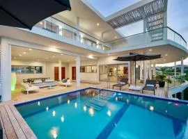 Skyline Villas - Villa Skyline with stunning Ocean View