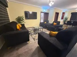 Max Heron, Gorgeous 2 Bedroom