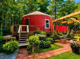 Simply Serenity Yurt- Magical Getaway w/ Hot Tub