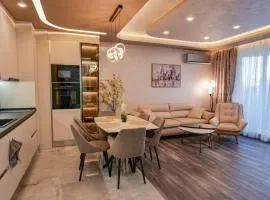 The Sunrise and the Sunset Apartment - Designer 2BR with Mineral Pool Access