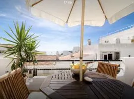 The Beach Apartment Ocean View steps to beach free street parking