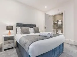 Beautiful 2-Bed apartment City Centre near LGI