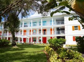 The Sunshine Hotel and Suites, hotel in George Town