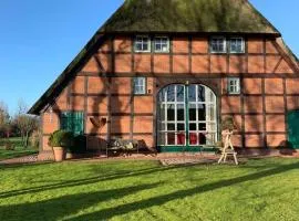 Reet-Denkmal am Elbstrand