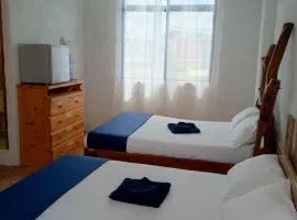 Suite Privada con AC, Kitchenette y Baño Exclusivo Casa Oasis Galápagos