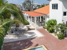 Tropical villa Curoyal near the beach โรงแรมในJan Thiel