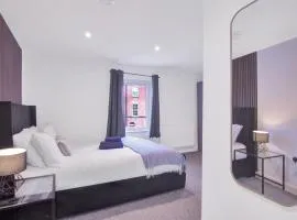 Spacious Central Home, Garden & Parking