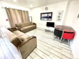 2 Bedrooms Ground floor House, Kitchen, Reception and Private Garden, Parking