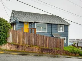 Views of Ocean and Harbor! Quaint Gold Beach Duplex