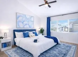 Sapphire Leaf- Luxury 3BR- Pool, King Beds, Spacious, Quiet, Garage, Close to Airport and OldTown