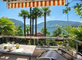 Queen Lake View Apartment with Terrace - Happy Rentals