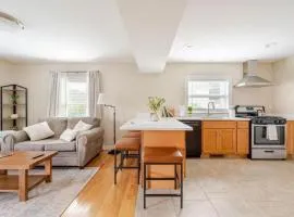 Pristine Walkable Downtown 2BR Apartment
